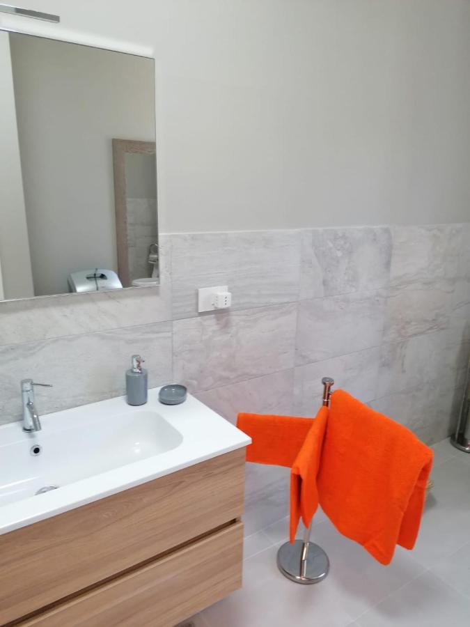 Sea 1 Spa&Wellness Чивитанова Марке Екстериор снимка