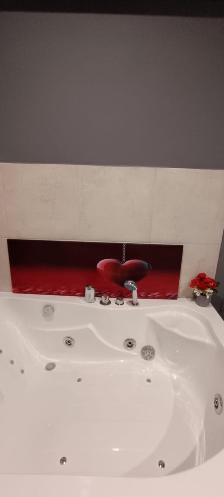 Sea 1 Spa&Wellness Чивитанова Марке Екстериор снимка